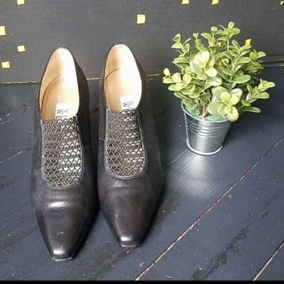 Vintage Nine West Black Heels - Picture 2 of 8